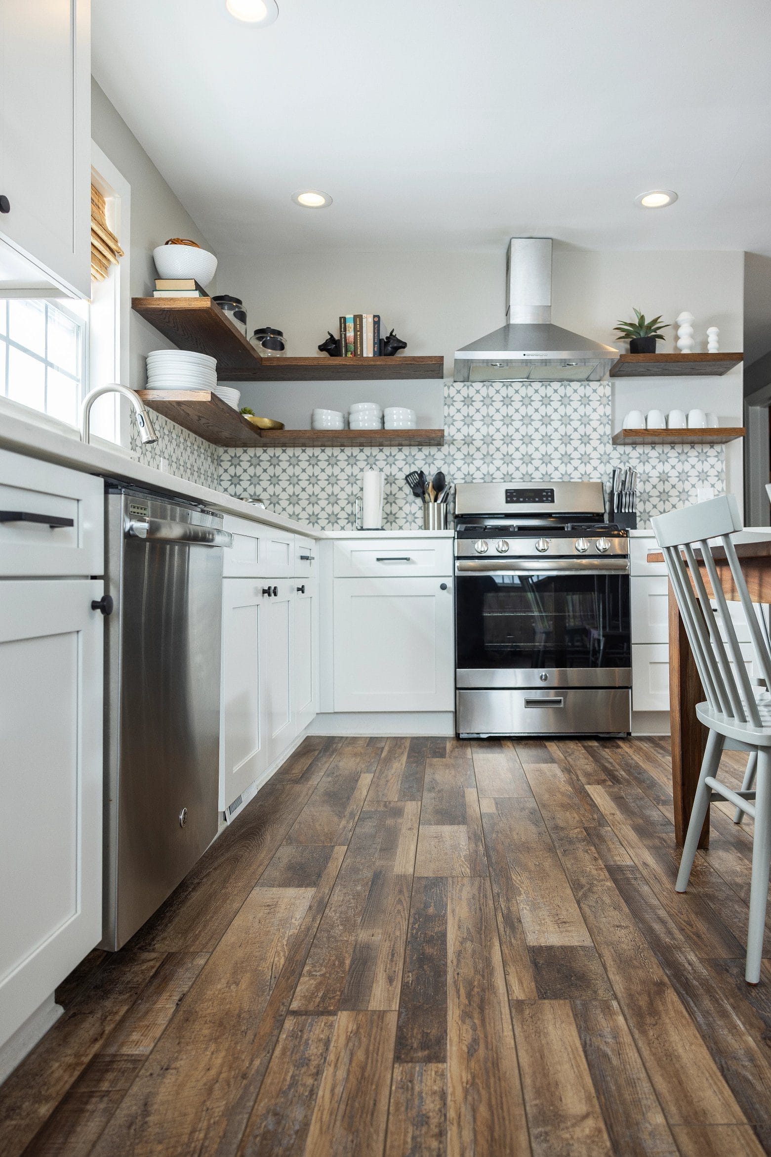 COREtec VV012 COREtec Originals 7″ Marianas Oak Coretec 2 COREtec - VV012 COREtec Originals 7" Marianas Oak | Giant Commercial Flooring